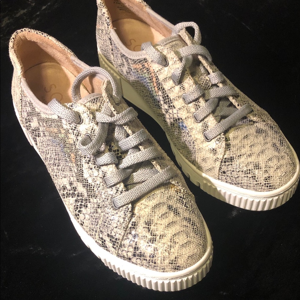 Soul Naturalizer women’s sneakers 7.5w Snakeprint